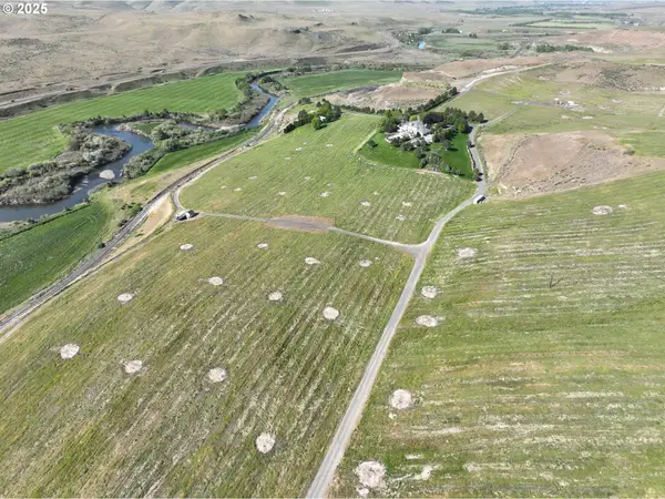 1439 Oasis Rd, Touchet, WA 99360