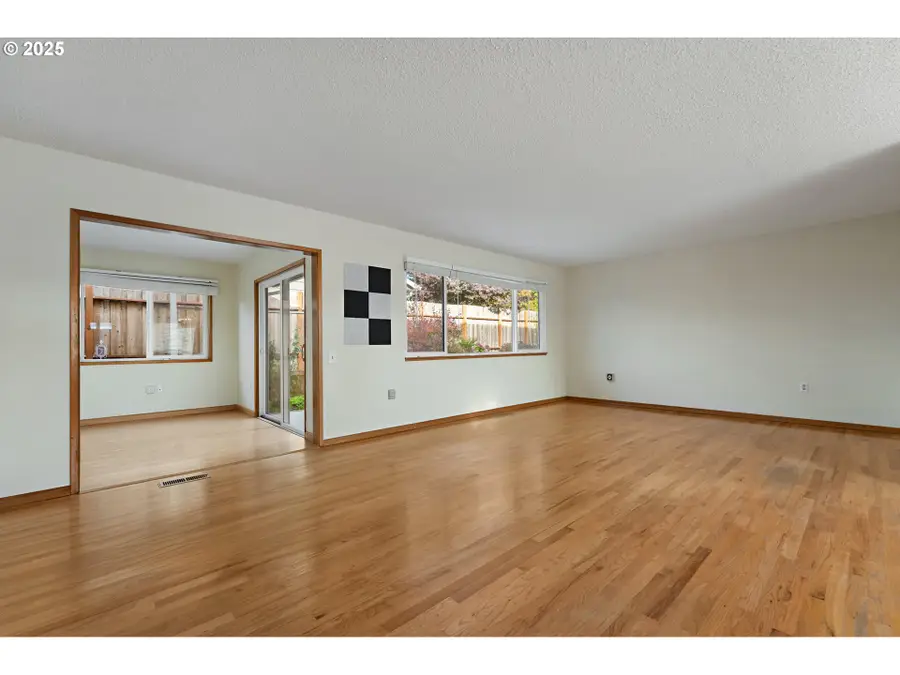 16045 SW Queen Victoria Pl, King City, OR 97224 - Image #2