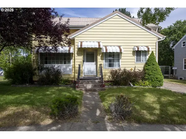 907 4th St, LaGrande, OR 97850