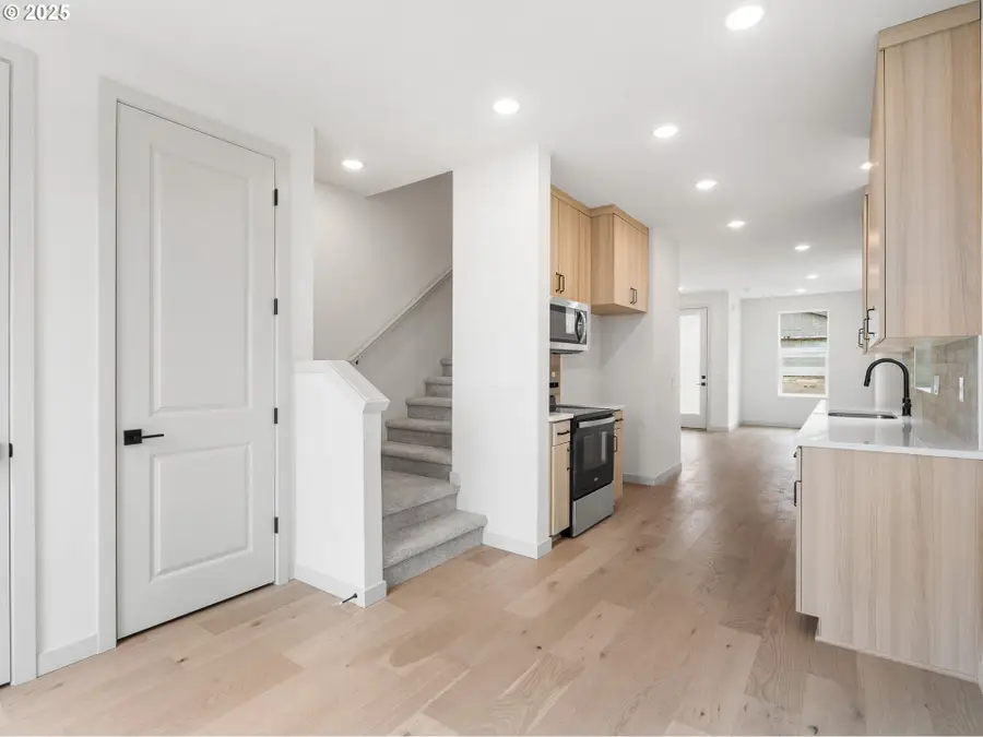 305 SE Jetty Ave #B, Lincoln City, OR 97367 - Image #3