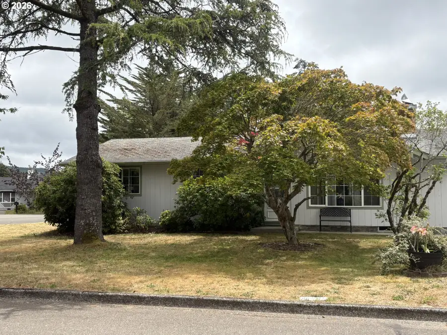2320 20th St, Florence, OR 97439 - #3