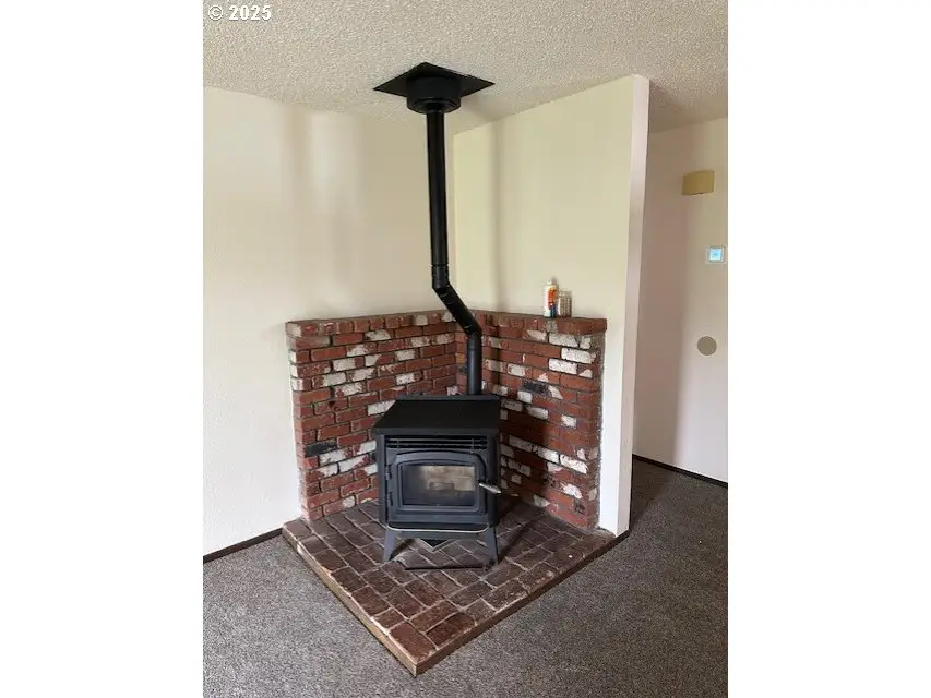 710 NE 5th St, Willamina, OR 97396 - #2