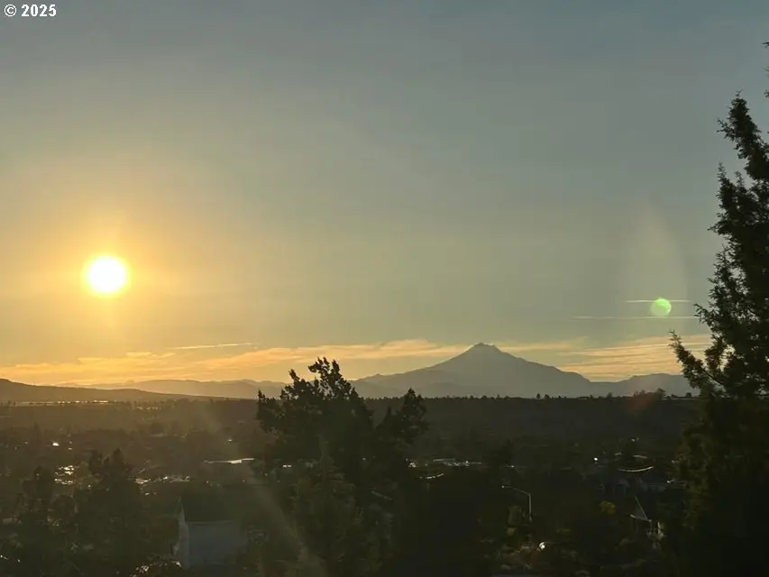 420 SE Manzanita Dr, Madras, OR 97741 - Image #2