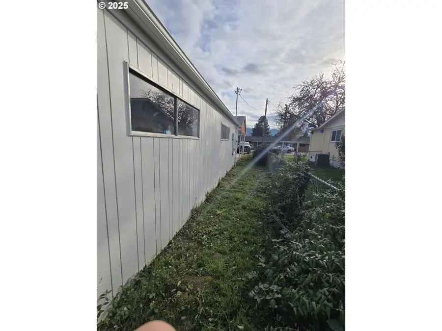 151 NW Sherry St, Winston, OR 97496 - Image #2