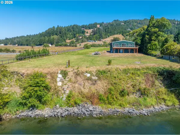 95452 N Bank Rogue River Rd, GoldBeach, OR 97444