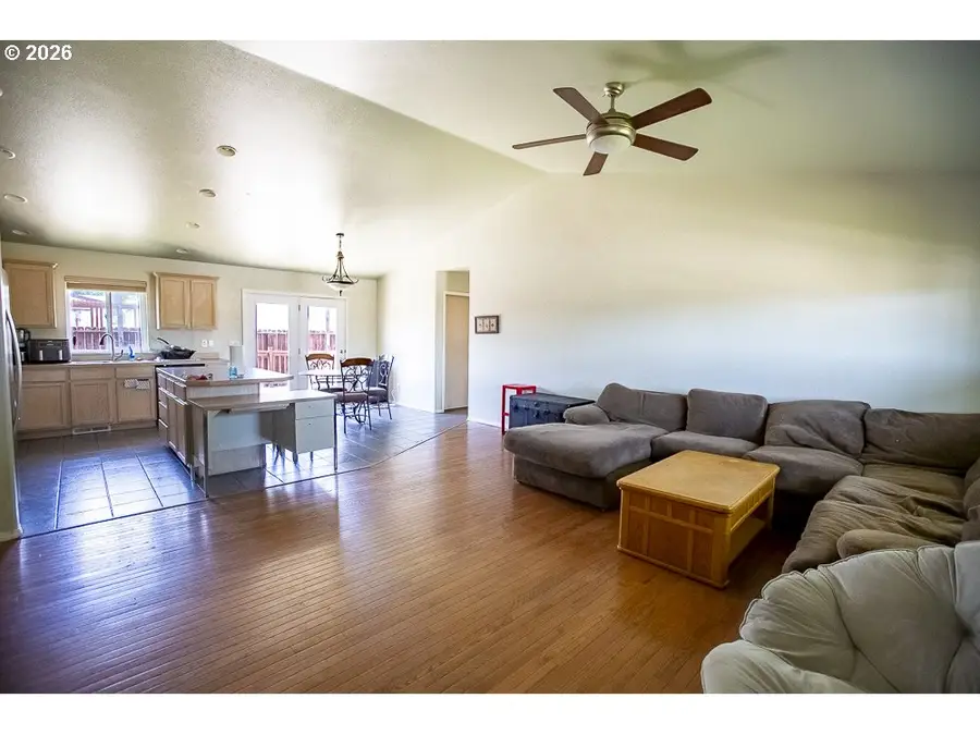 114 18th St, La Grande, OR 97850 - #2