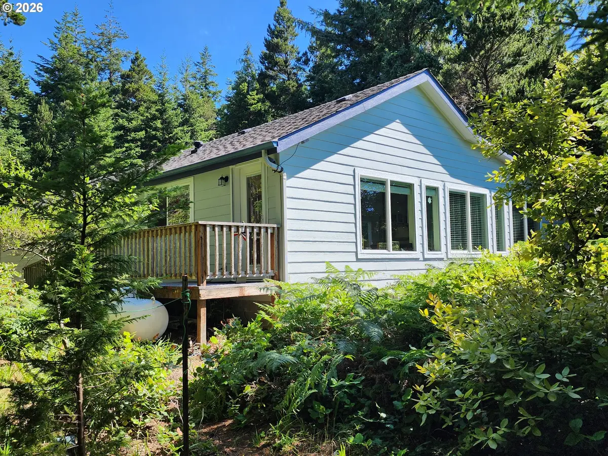 1230 Deady St, Port Orford, OR 97465 - #1