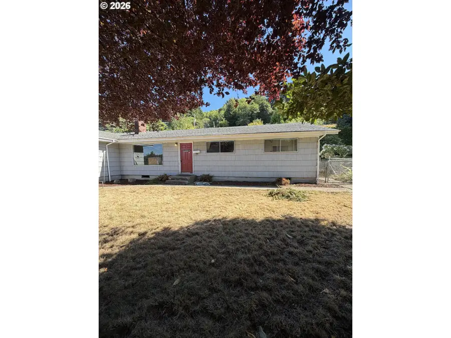 891 Rowe St, Reedsport, OR 97467 - #2