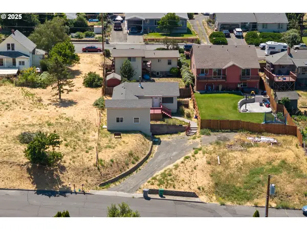 2318 E 13th St, TheDalles, OR 97058