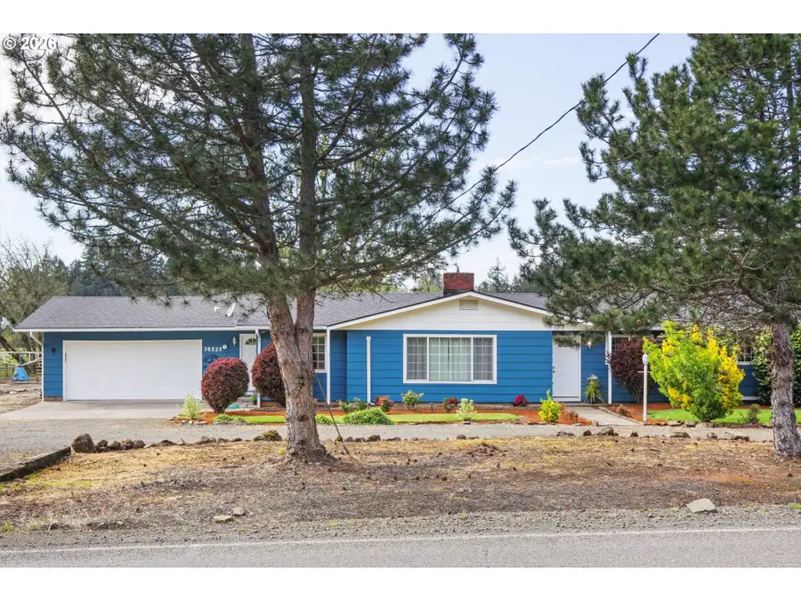 38225 Mount Hope Dr, Lebanon, OR 97355 - #2