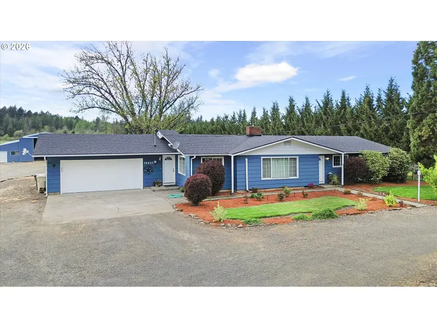 38225 Mount Hope Dr, Lebanon, OR 97355 - #3