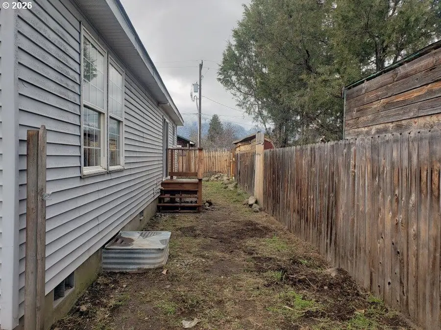 907 S College St, Joseph, OR 97846 - #2