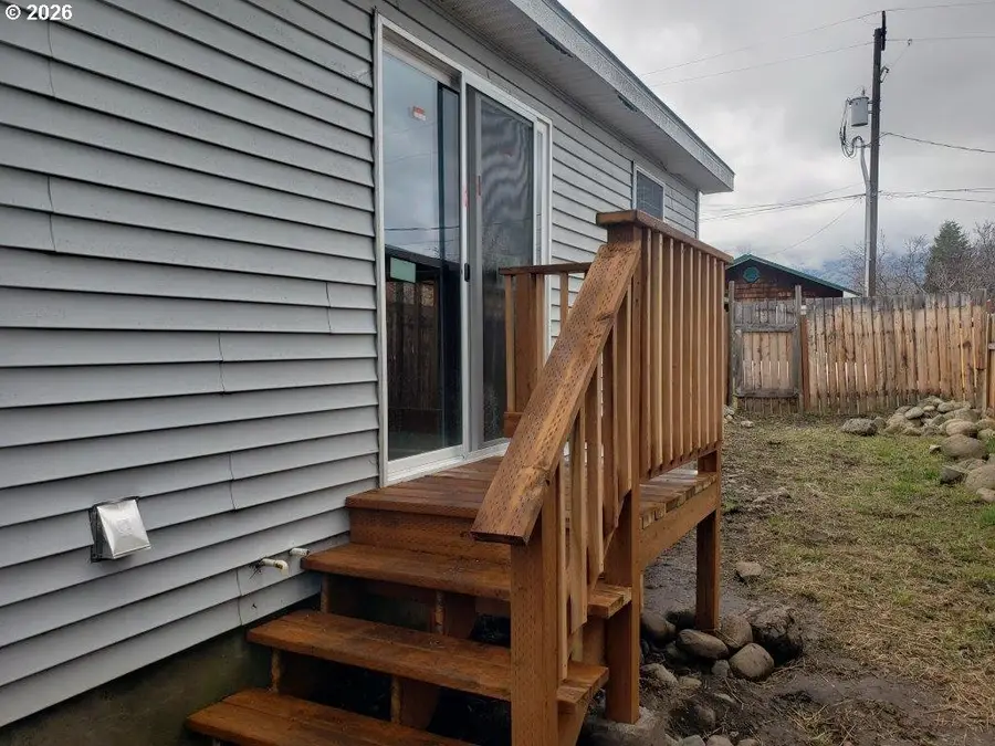 907 S College St, Joseph, OR 97846 - #3