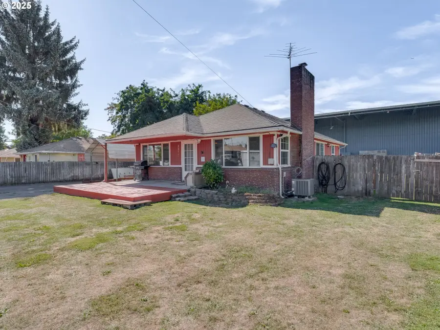 2216 Thompson Ave, Vancouver, WA 98660 - Image #3