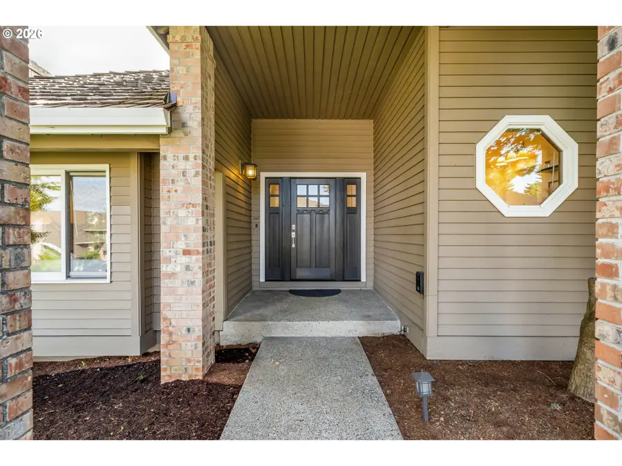 2107 Club House Dr, Northwest Clackamas, OR 97068 - #2