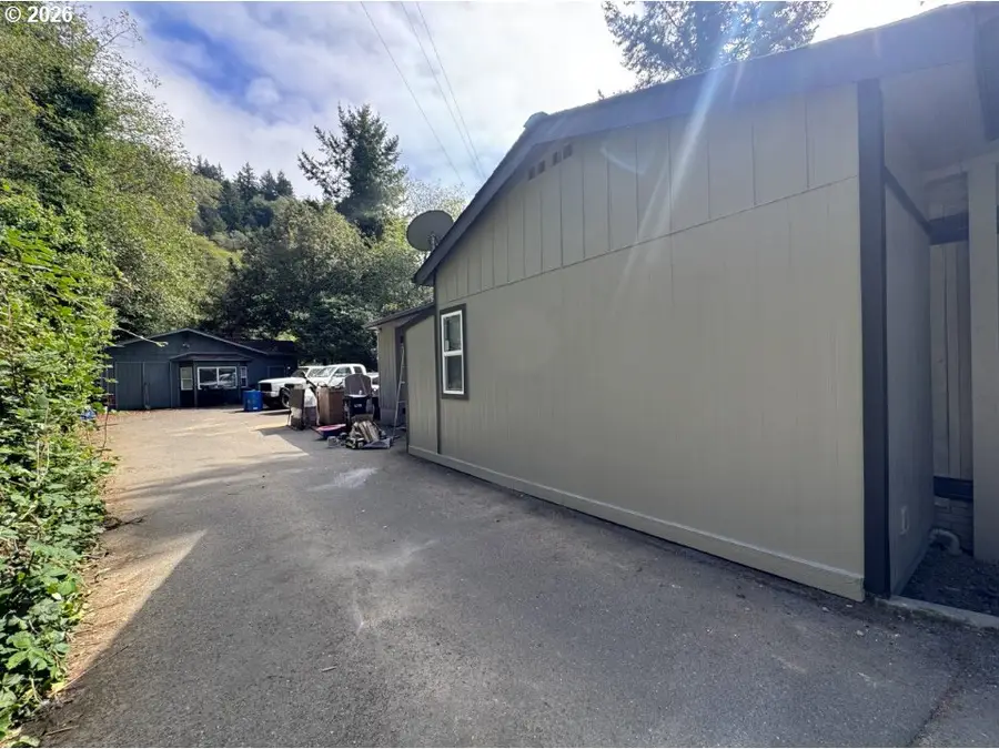 98228 Tuttle Ln, Brookings, OR 97415 - #3
