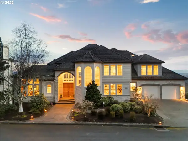 9228 NW Mckenna Dr, Portland, OR 97229