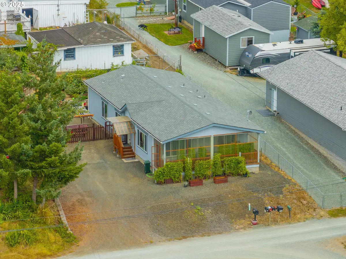 1873 E Cedar St, Myrtle Point, OR 97458 - #1