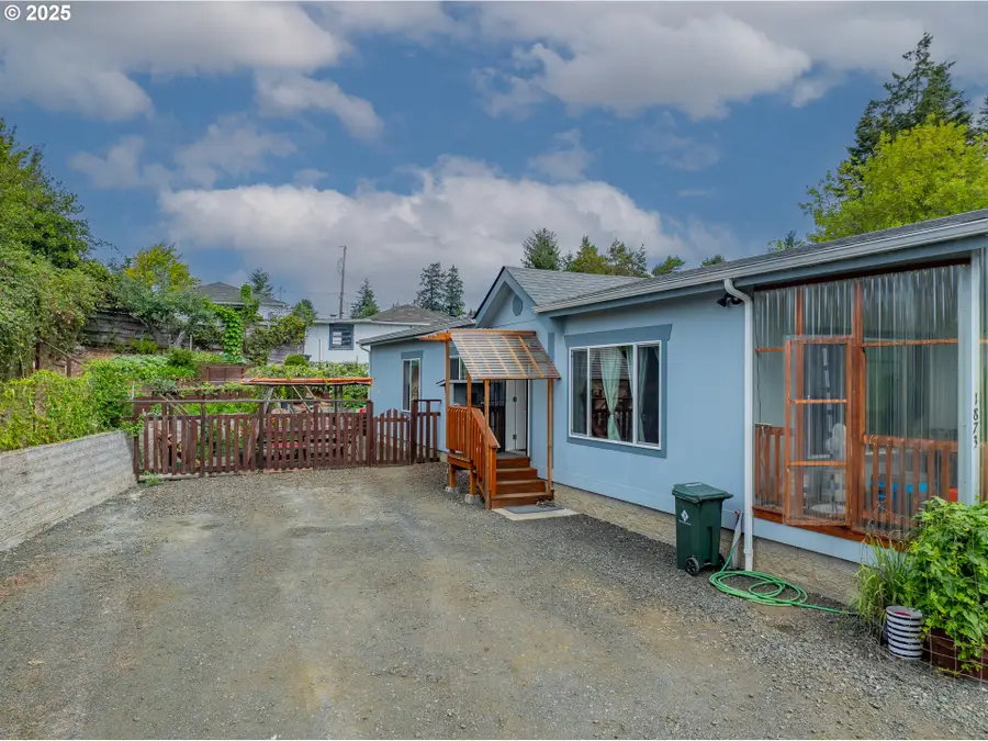 1873 E Cedar St, Myrtle Point, OR 97458 - #2