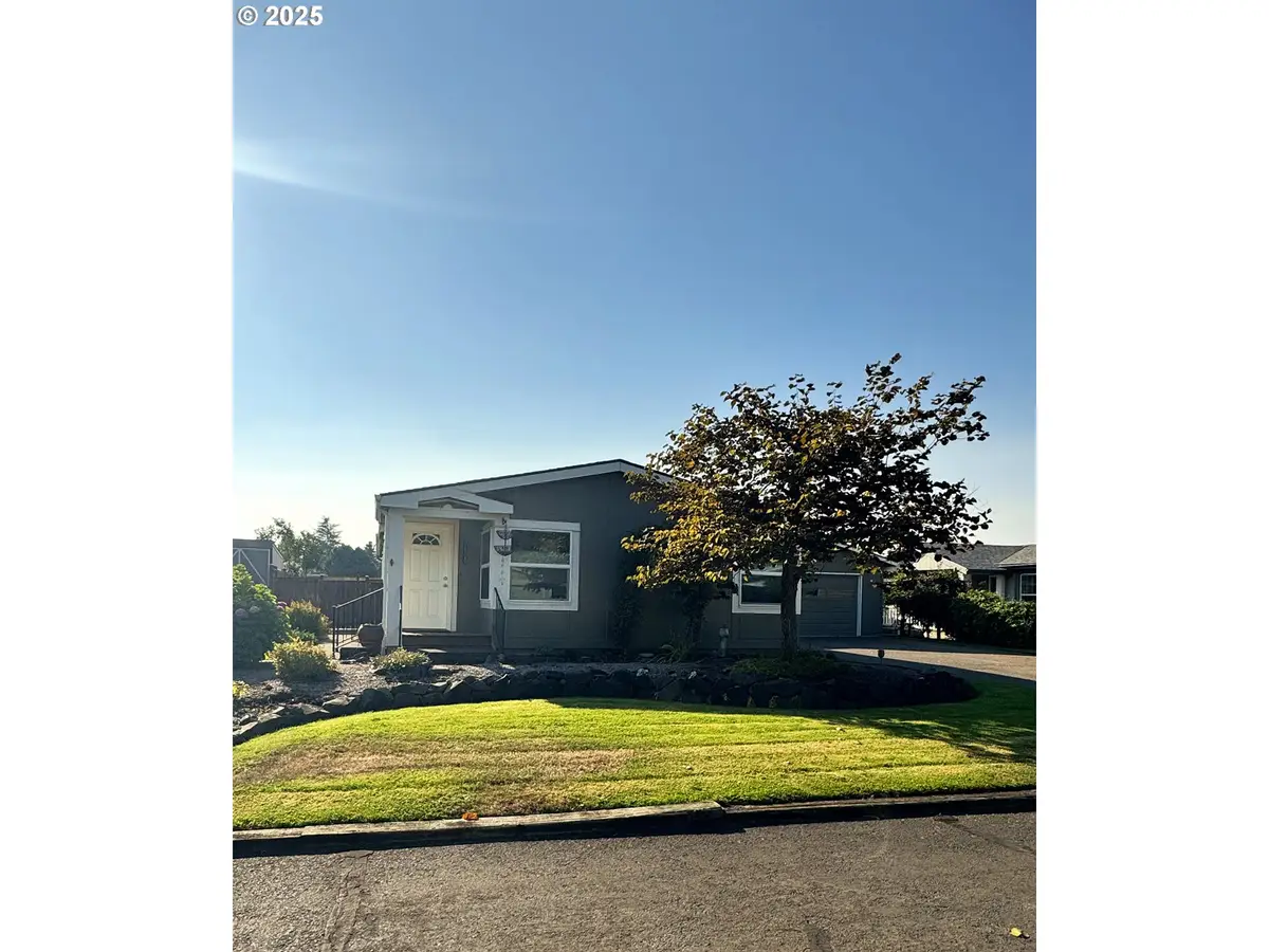 34749 Devonshire Dr, Eugene, OR 97405 - Image #1