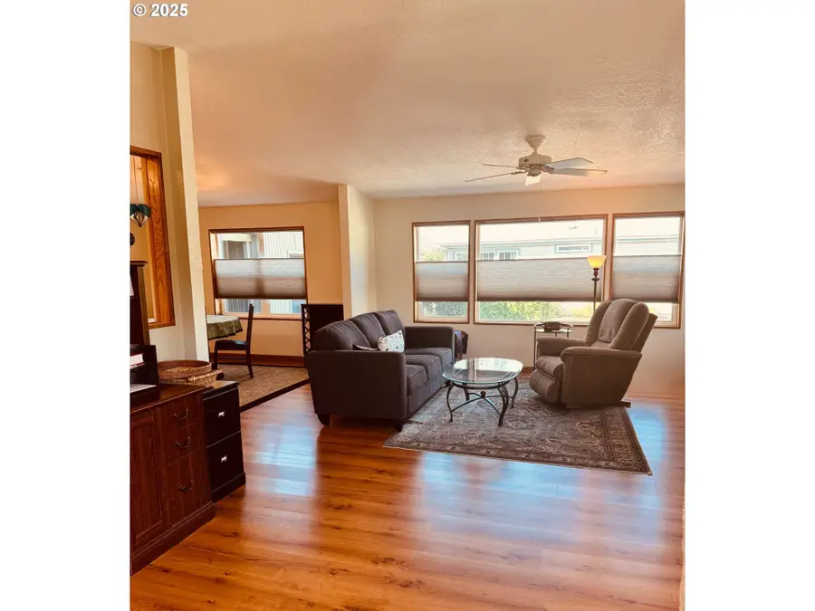 34749 Devonshire Dr, Eugene, OR 97405 - Image #3