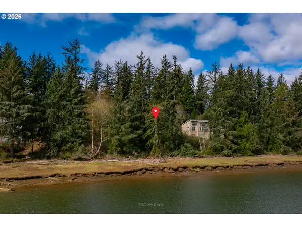 Riverway Dr #14, Nehalem, OR 97131
