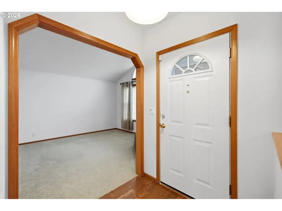 2337 Loch Dr, Springfield, OR 97477 - #3