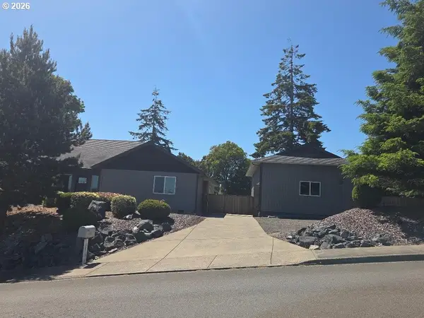 2065 17th St, NorthBend, OR 97459