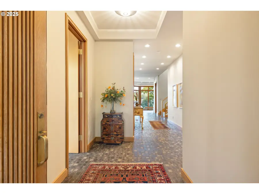 6126 S Riverpoint Ln, Portland, OR 97239 - Image #3