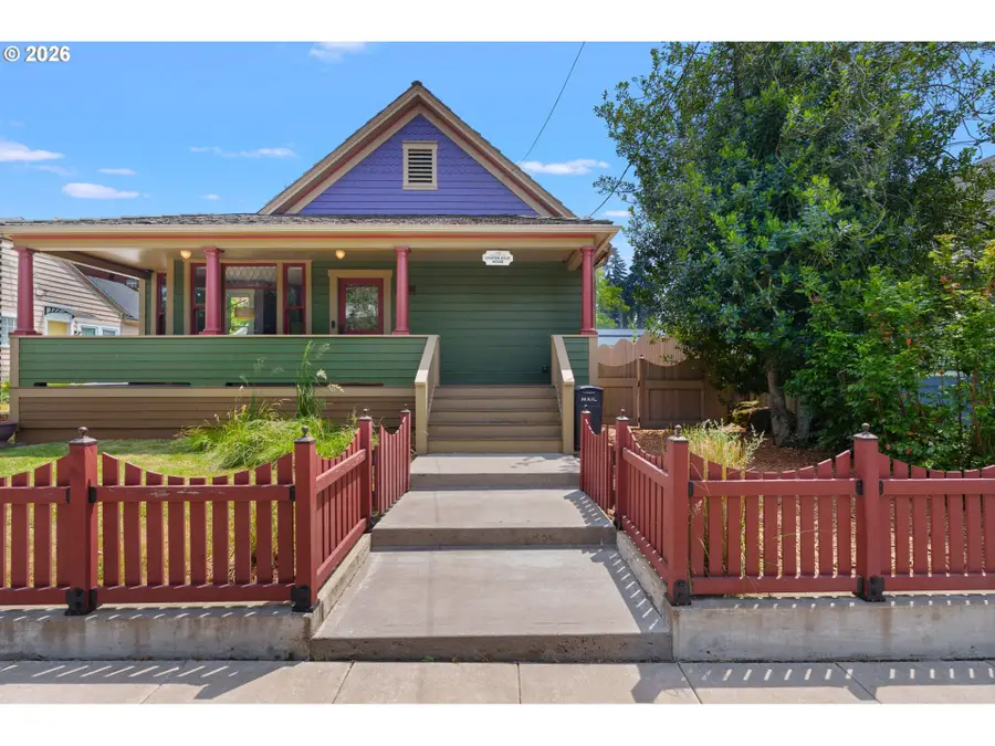 806 Washington St, Oregon City, OR 97045 - #3
