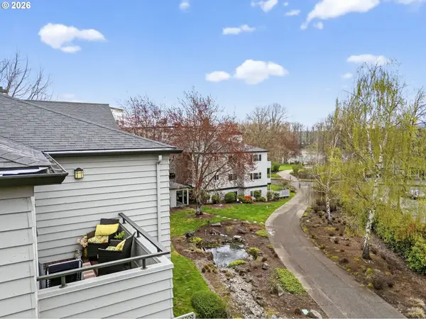 4970 S Landing Dr #304, Portland, OR 97239