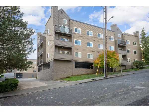 4320 S Corbett Ave #212, Portland, OR 97239