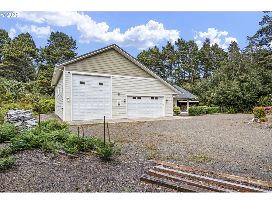 87991 Woodlands Dr, Florence, OR 97439 - #2