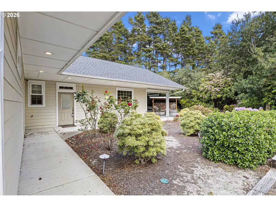 87991 Woodlands Dr, Florence, OR 97439 - #3