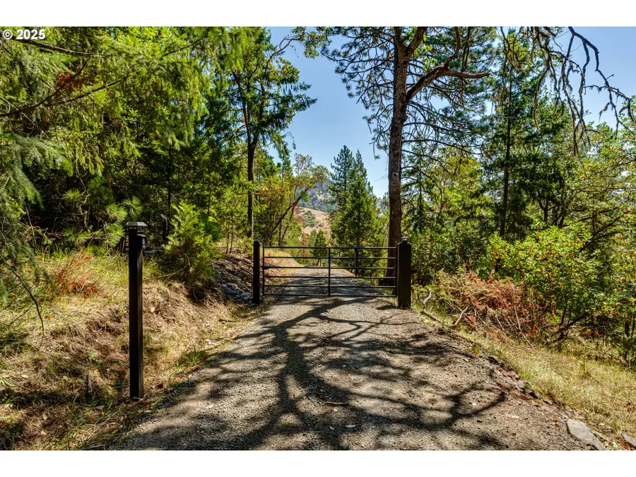 1007 Wild Iris Ln, Roseburg, OR 97470 - Image #2