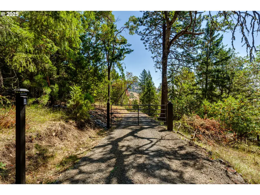 1007 Wild Iris Ln, Roseburg, OR 97470 - Image #3