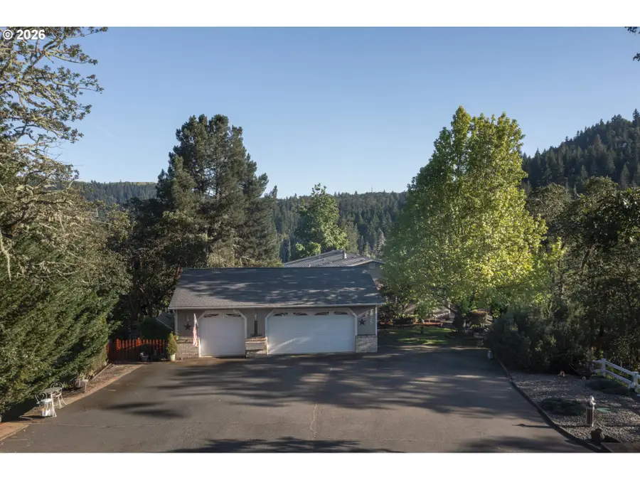 1525 Braunda Dr, Roseburg, OR 97471 - #3