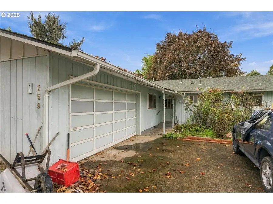 259 Willow Ave, Woodburn, OR 97071 - #2