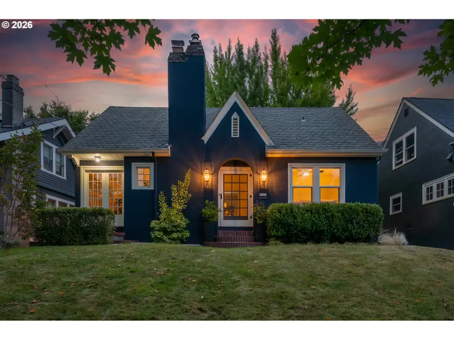 3325 NE Holladay St, Portland, OR 97232 - #2
