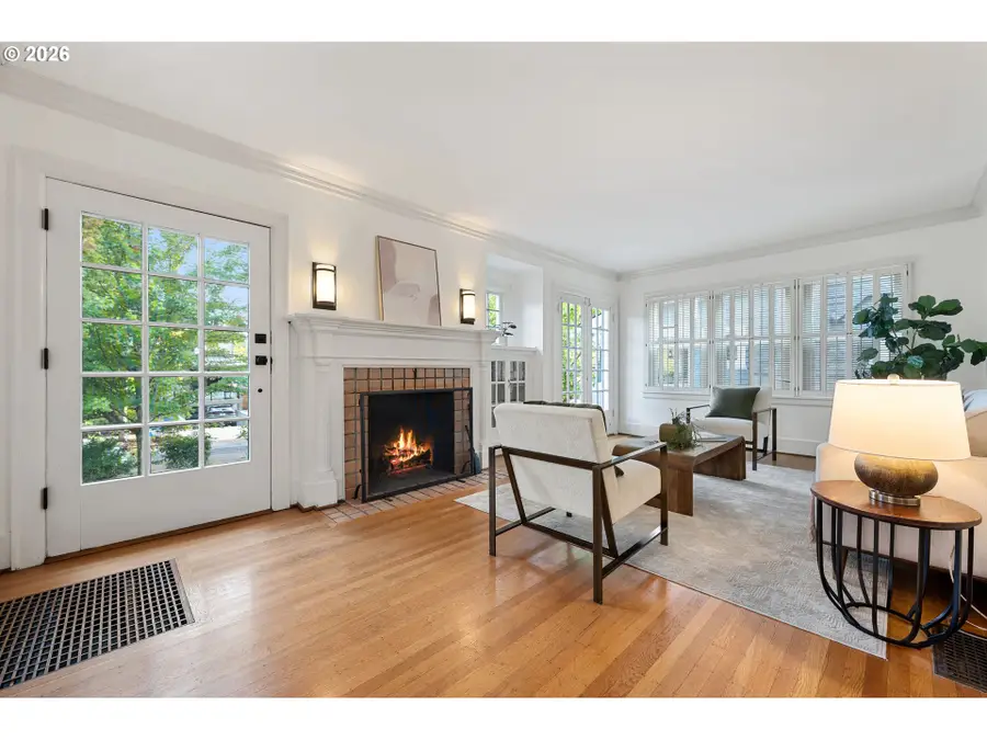 3325 NE Holladay St, Portland, OR 97232 - #3