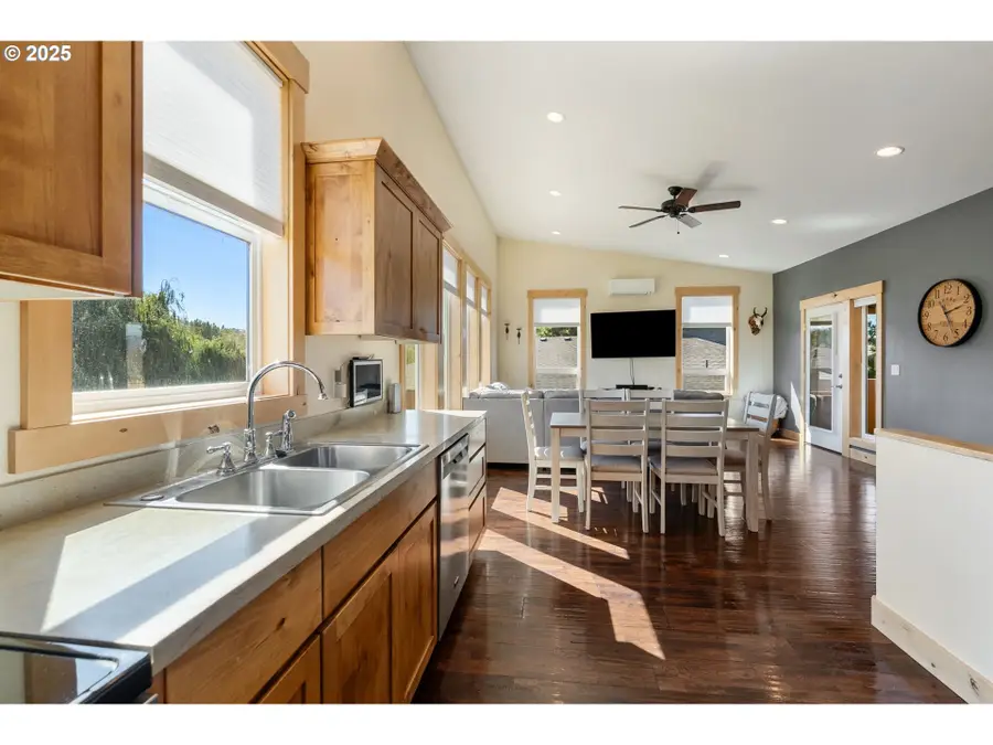 192 Honey Suckle Ln, The Dalles, OR 97058 - Image #3