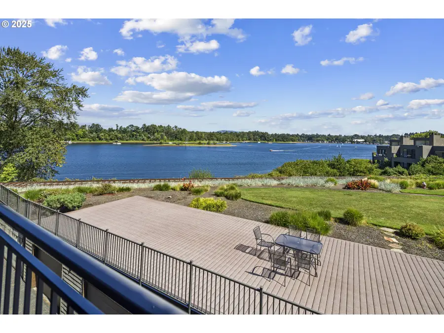 5620 S Riverside Ln #14, Portland, OR 97239 - Image #2