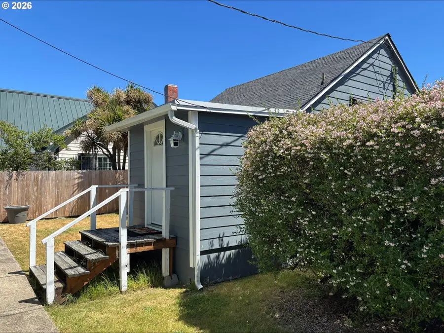 467 Kingwood St, Florence, OR 97439 - #3