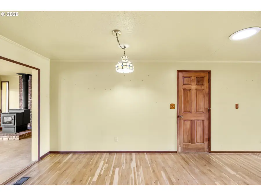 1501 Newport Way, Woodburn, OR 97071 - #2