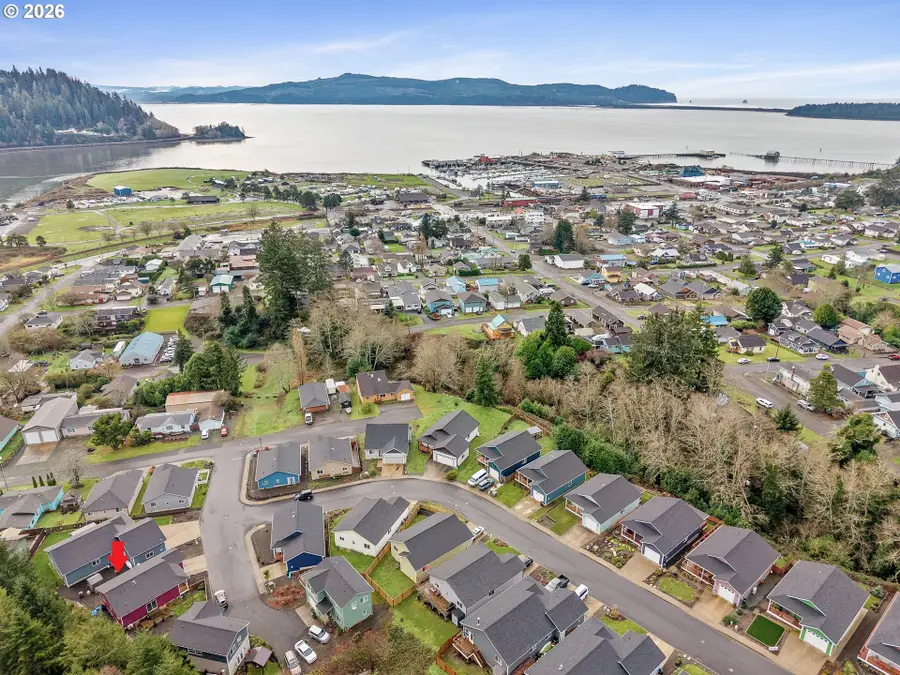 606 2nd St, Garibaldi, OR 97118 - Image #2