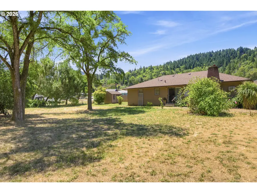 151 Long St, Canyonville, OR 97417 - #2
