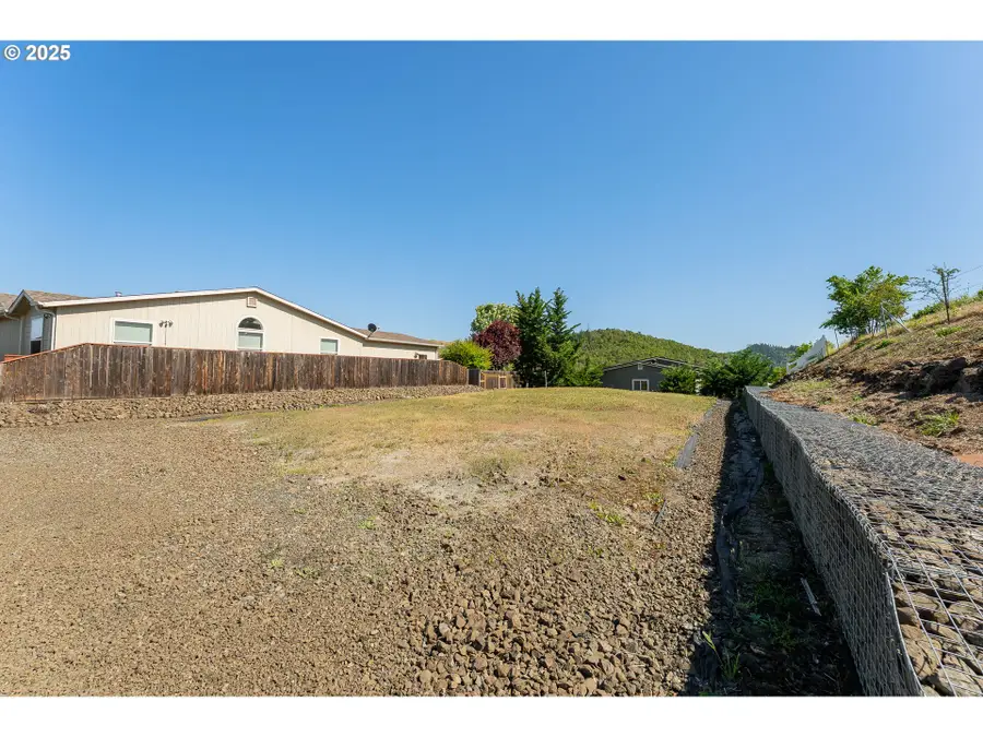 633 Highland Vista Ln, Roseburg, OR 97471 - Image #3