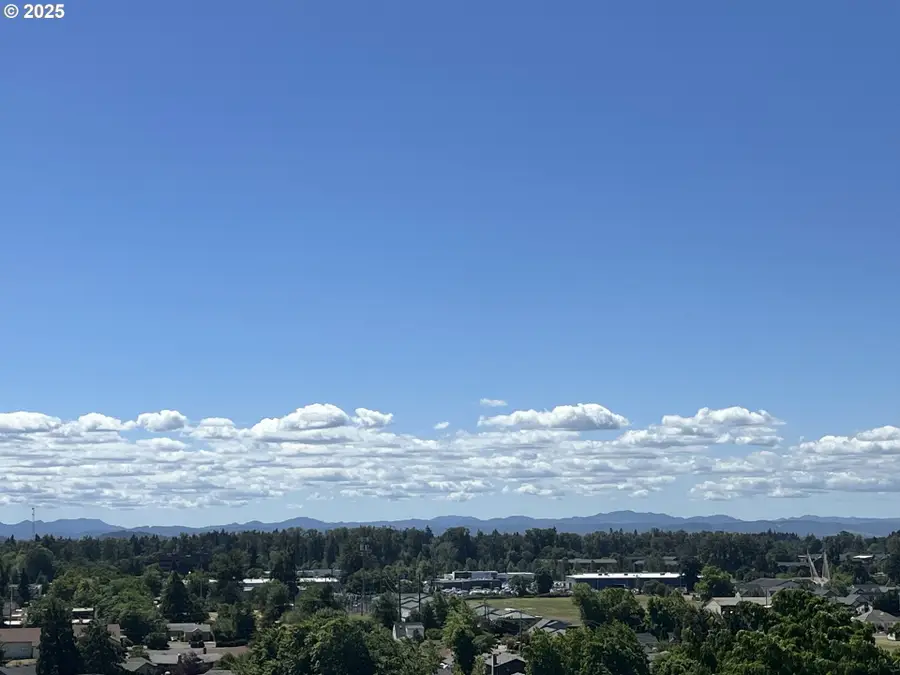 Crenshaw, Eugene, OR 97401 - Image #3