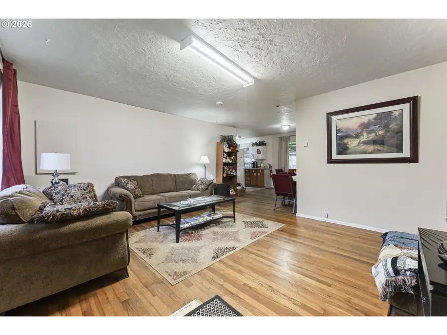 9477 SE Maloney Pl, Northwest Clackamas, OR 97086 - Image #2