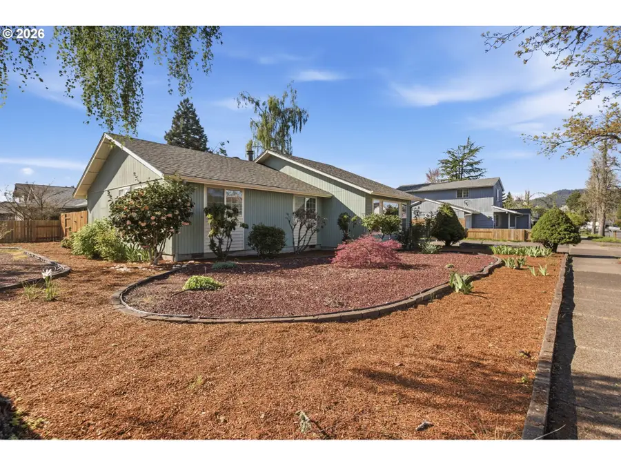 302 67th St, Springfield, OR 97478 - #3